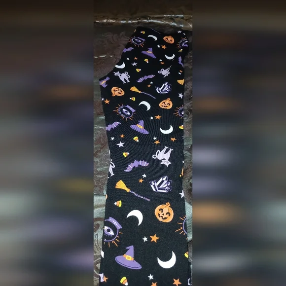 NWOT Women's Halloween Themed Black Leggings - Picture 3 of 5